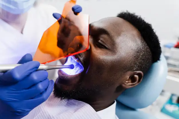 Chirurgie dentaire – implants, extractions, orthodontie